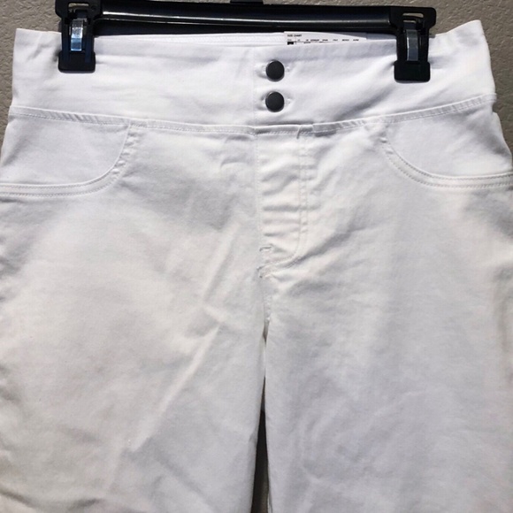 (NWT) Hue Women's White Classic Smooth Denim Capri Leggings, Sizes XS or XXXL - Picture 6 of 8